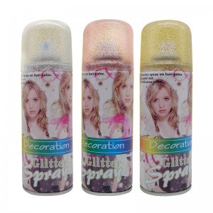 Postříkání vlasů vlasy a tělové třpytky práškového spreje třpytky vlasů